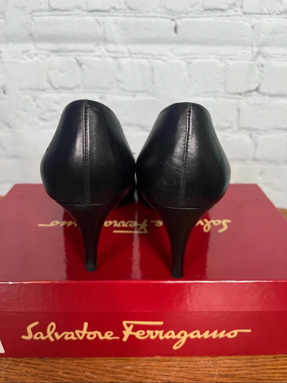 Salvatore Ferragamo Beverly Nero Napa Quilted Cap Gancini Charm Heels Sz 8.5 C